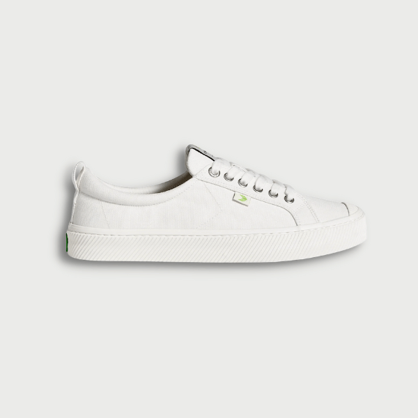 cariuma white sneakers
